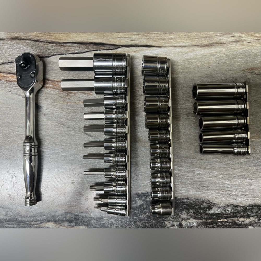 Snap On 3/8 Ratchet and Socket Set